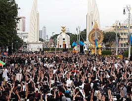 Thai Protesters Demand Resignation of Prime Minister